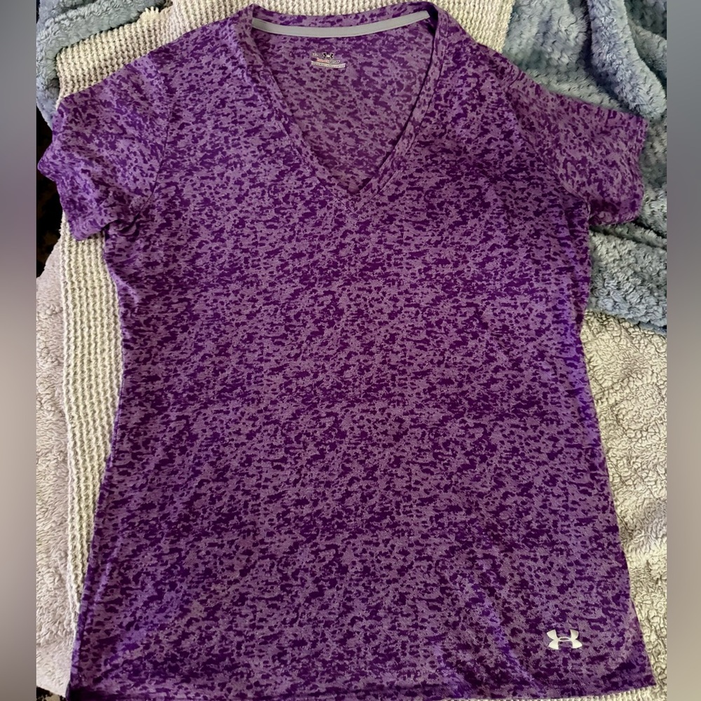 UNDER ARMOUR Women's Purple V-Neck Top